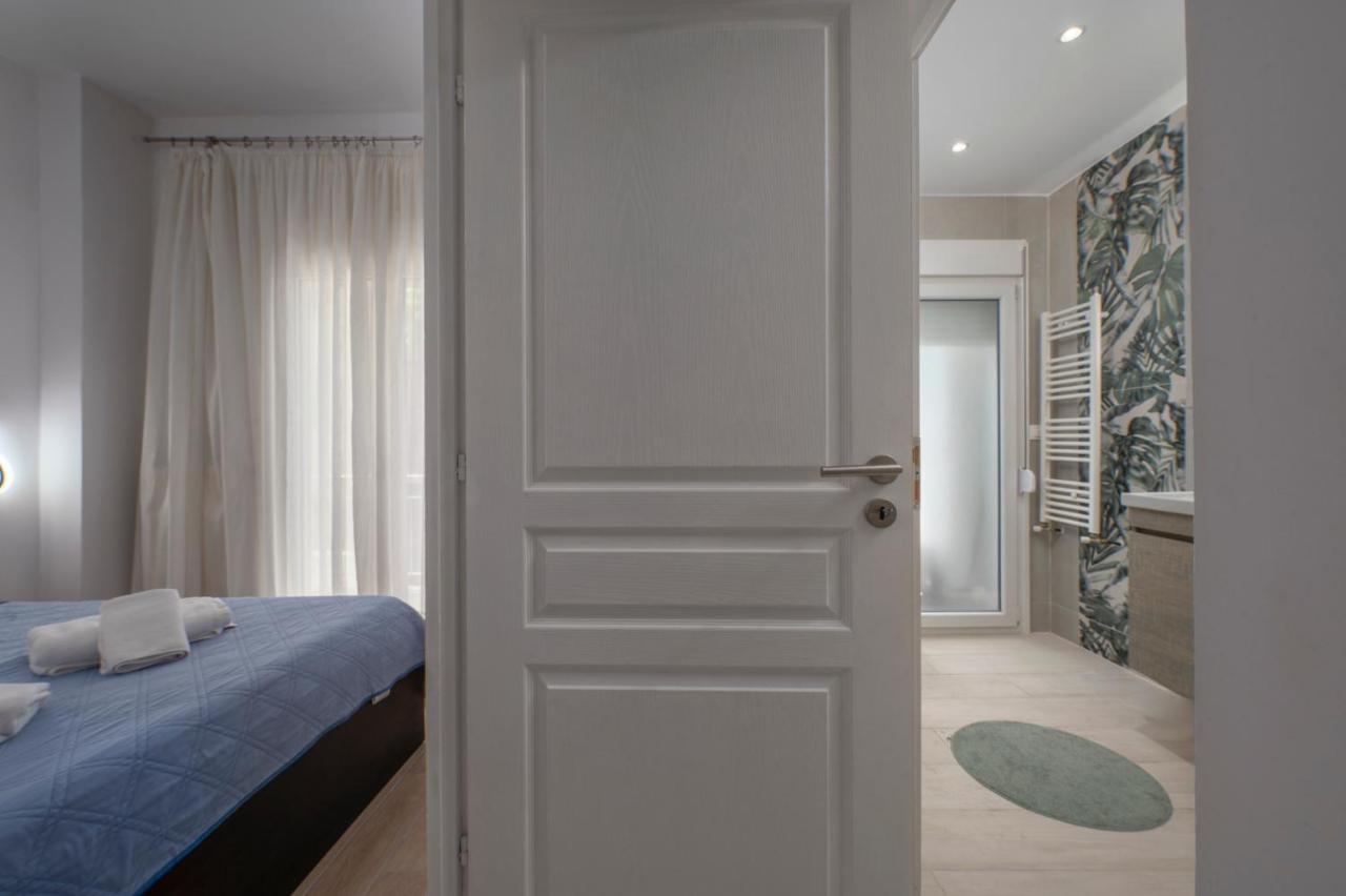 Kosmos Service Apartment City Center 3 With Additional Cost Parking Szaloniki Kültér fotó